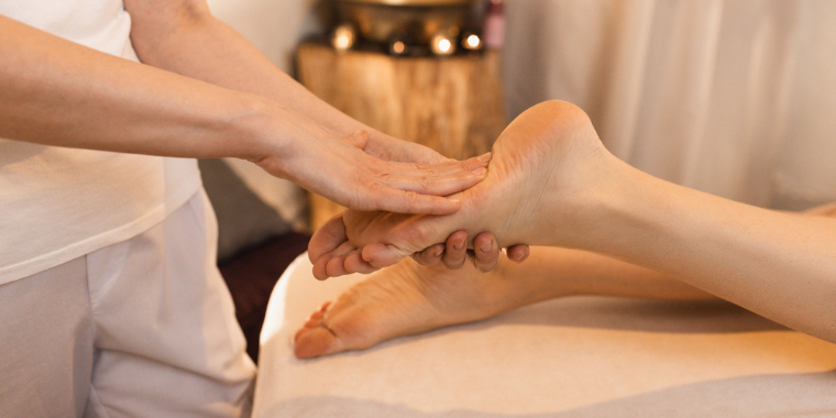 Réflexologie plantaire : un remède efficace contre la douleur sciatique